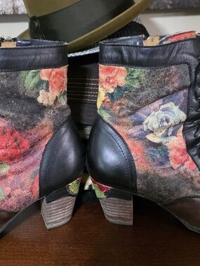 L'Artiste Floral Print Women's Ankle Booties - Black & Multicolor